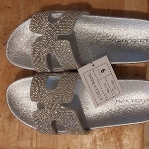 Brand new Azalea Wang size 9 sandals silver
